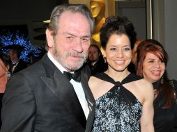 Tommy Lee Jones y su esposa Dawn Laurel-Jones después de la ceremonia de los Oscar en 2013. AP  ARCHIVO  /