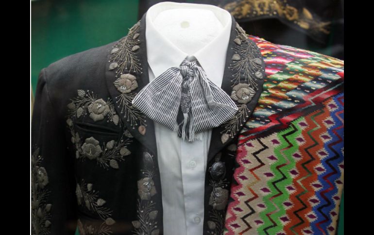 El Director del Mariachi Nuevo Tecalitlán, asegura que al portar el traje de charro se representa al personaje nacional. NTX  J. Pazos  /