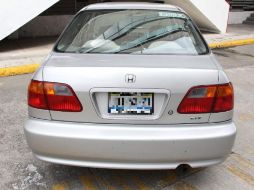 El Honda Civic gris plata modelo 1999 fue robado el pasado 12 de septiembre. ESPECIAL Policía de Guadalajara  /