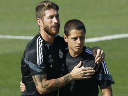 Javier Hernández aquí en un entrenamiento junto a Sergio Ramos (i). EFE J. Hidalgo  /