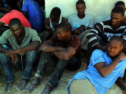 Hasta el momento son rescatados 36 africanos, entre ellos tres mujeres, una de ellas embarazada. EFE  STR  /