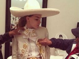 La cantante compartió en redes sociales la imagen donde luce vestida con el traje. INSTAGRAM belindapop  /