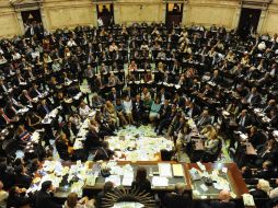 El proyecto del gobierno argentino establece un superávit comercial de nueve mil 197 millones de dólares. EFE  ARCHIVO  /