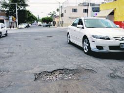 HOYOS. Una de las principales necesidades de los habitantes en territorio tapatío es el bacheo. EL INFORMADOR F.Atilano  /