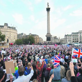 Miles de personas muestran su rechazo a la independencia de Escocia