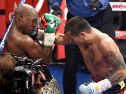 Marcos René Maidana (d) sembró dudas sobre su futuro. AFP E. Miller  /