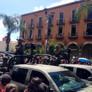 Más de 10 mil personas asisten al desfile militar en Zapopan
