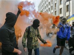 Ultranacionalistas se manifiestan contra la concesión del autogobierno a zonas bajo control de rebeldes prorrusos. EFE S. Dolzhenko  /