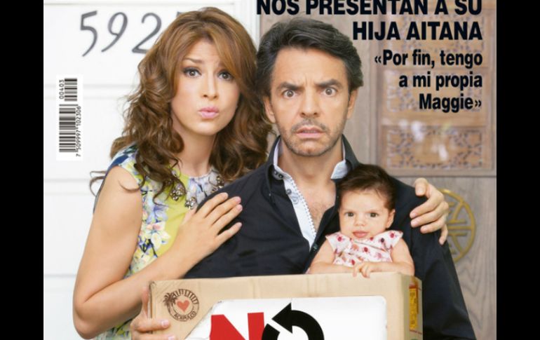 Alessandra Rosaldo y Eugenio Derbez presentan a su hija Aitana. ESPECIAL hola.com  /