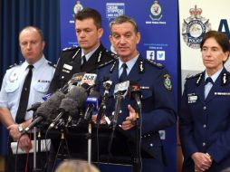 El comisionado Andrew Scipione ofrece una conferencia de prensa sobre la redada federal contra el terrorismo. AFP  W. West  /