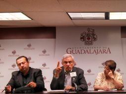 Se requieren ''ojos ciudadanos'' para que la obra no cueste más de presupuestado, señala Cárdenas (c). EL INFORMADOR T. Villaseñor  /