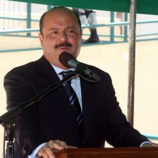 Gobernador de Chihuahua llama 'racista' a Rick Perry