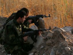 Combatientes kurdos toman posición en un frente cerca de la capital de Kurdistán. AFP  S. Hamed  /