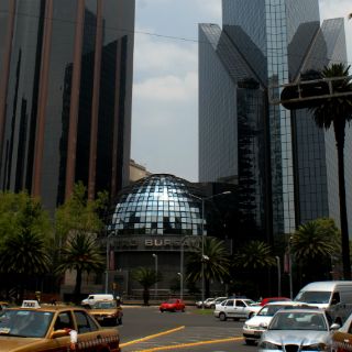 Bolsa Mexicana cierra este viernes con baja