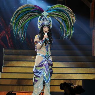 Acusan a Cher de racismo