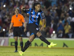 Se espera que el jugador brasileño, Ronaldinho, esté presente desde el arranque del duelo. MEXSPORT /