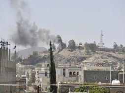 El día de hoy, combatientes hutíes irrumpieron en la sede de la televisión oficial yemení en Saná y fue bombardeada. EFE Y. Arhab  /