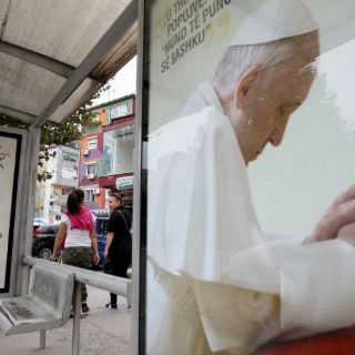 El papa Francisco viaja a Albania