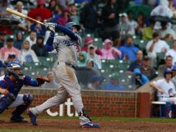 Adrián González conectó un jonrón productor de dos carreras en el primer episodio del juego. AFP  T. Katopodis  /