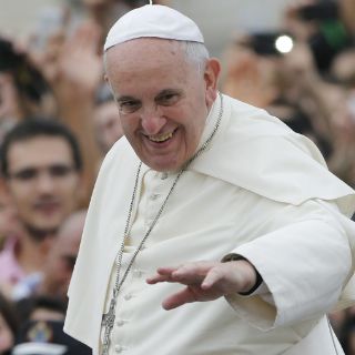 El Papa Francisco abandona Albania