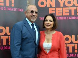 Emilio y Gloria Estefan posan para fotos en Miami durante el casting para su musical en Broadway. AP  I.Cruz  /