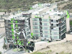De pie. A decir de la secretaria de Turismo, la infraestructura turística de Los Cabos no presenta daños estructurales considerables. AFP /