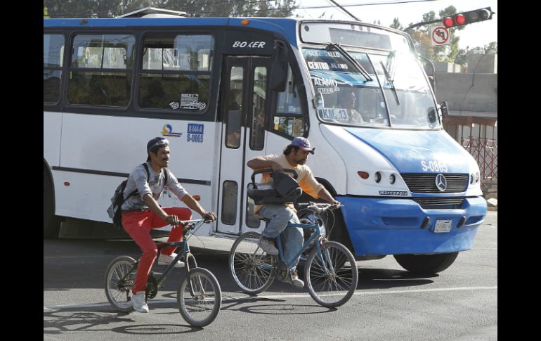 Utilizar menos el auto y más la bicicleta favorece nuestra salud y la circulación. EL INFORMADOR ARCHIVO.  /