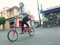 PEDALEAN. En el Día Mundial sin Autos, muchos tapatíos cambiaron el coche por la bicicleta. EL INFORMADOR A. Hinojosa  /