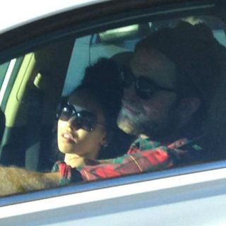 Robert Pattinson se pasea con su nueva novia