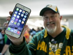 La compañía anunció este lunes la venta de más de 10 millones de iPhone en todo el mundo. AP / N. Pham.