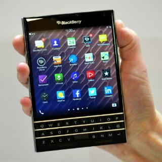 BlackBerry lanza su nuevo teléfono inteligente Passport
