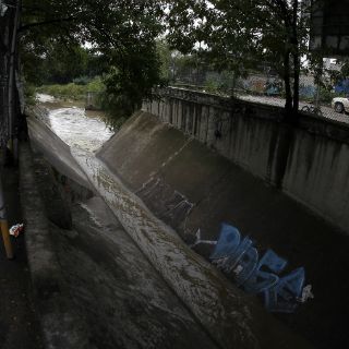 Zapopan coloca protección en canal de Patria