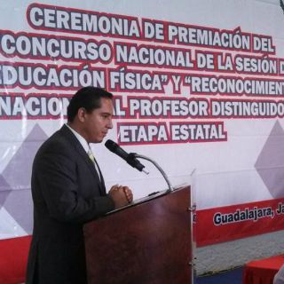 Entregan reconocimientos a maestros de educación física de Jalisco