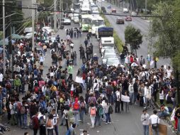 Alumnos de diferentes planteles del IPN protestan en demanda de diálogo ante las autoridades. SUN / M. Olvera