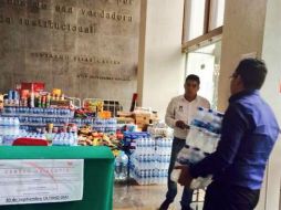 Los productos se empaquetan por tipo de artículo antes de ser enviados. TWITTER / @JTIzcalli