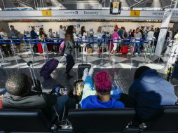 Situación en el aeropuerto de O'Hare International de Chicago tras la suspensión de los vuelos. EFE / T. Maury