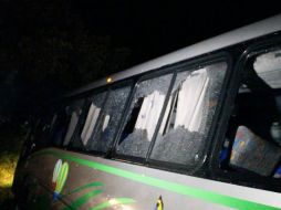 Autobús en el que viajaba el equipo de futbol ''Los Avispones de Chilpancingo''. FACEBOOK / denunciaciudadanaigualagro