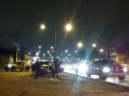 Policias Municipales acudieron tras el reporte de los vecinos. EL INFORMADOR / S. Blanco