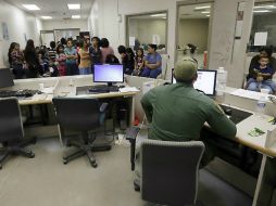 Unos 800 abogados de inmigración se han ofrecido como voluntarios para llevar casos de los menores migrantes. AP / ARCHIVO