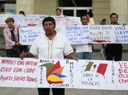 Docentes protestan en demanda de justicia por la muerte de tres estudiantes en Guerrero. AFP / P. Pardo