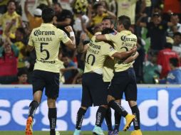 Las Águilas del América celebran gol de Miguel Layún durante su último partido contra Santos. AFP / ARCHIVO