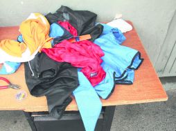 Vestido. Parte del botín que el grupo Libra 12 le encontró al señalado. ESPECIAL /