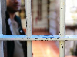 De acuerdo a la Ley del Proceso Penal se puede recurrir a la multa, uso de la fuerza y arresto de 36 horas. EL INFORMADOR / ARCHIVO