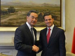 Durante su visita a México, el secretario chino de Asuntos Exteriores y Peña dialogan sobre temas de la agenda bilateral. EFE / Presidencia de México