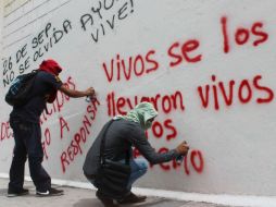 La Comisión Estatal de Derechos Humanos da seguimiento al siniestro y a la búsqueda de los jóvenes. AFP / E. Guerrero