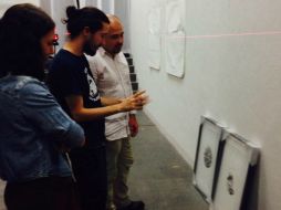 Barrios expone 'Habitación de oro' donde se exponen temas como las prácticas de explotación, consumo y desecho. TWITTER / @dieresisgdl.