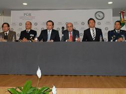 Murillo Karam hizo el anuncio en conferencia de prensa, acompañado por el director de Pemex, Emilio Lozoya. TWITTER / @PGR_mx