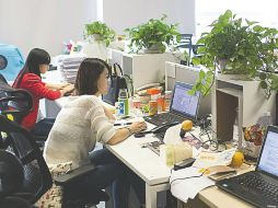 Caen sueldos. Presionan a la baja. BLOOMBERG  /