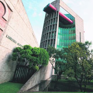 Otorgan al FCE el Premio Daniel Cosío Villegas