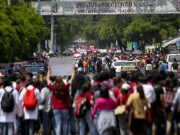 Los estudiantes parten desde el Ángel de la Independencia para finalizar en las instalaciones de la Segob. SUN / F. Ramírez